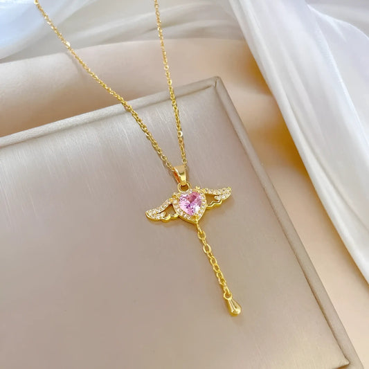 Collar corazón con alas| Baño en oro 18k + Caja de lujo gratis