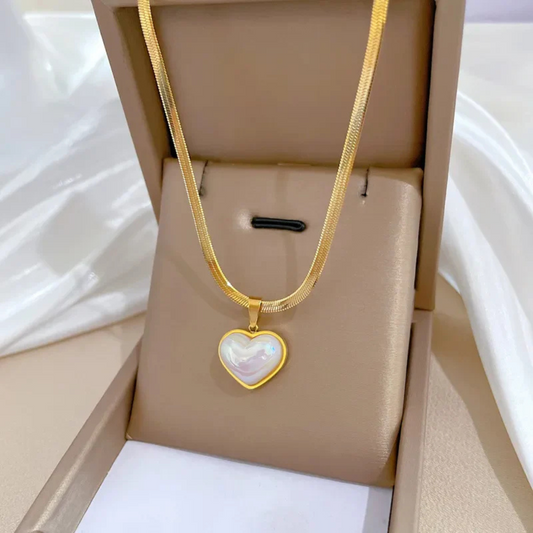 Collar corazón de perla| Baño de oro + caja de lujo gratis.