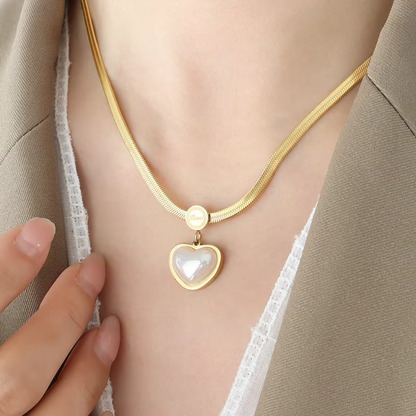 Collar corazón de perla| Baño de oro + caja de lujo gratis.
